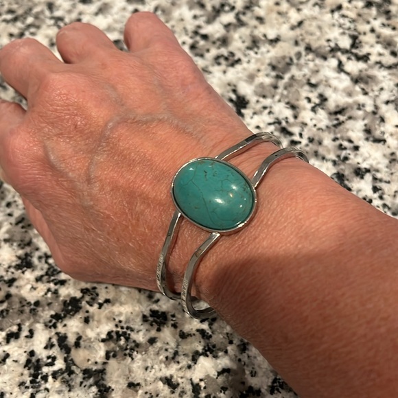 FAUX TURQUOISE HINGED BRACELET BLUE GREEN WITH SILVER TONE BANGLE - Picture 3 of 8